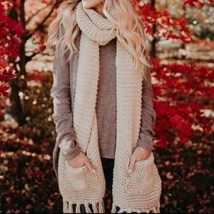 VICI Autumn 🍂 Dreams Pocketed Knit Scarf